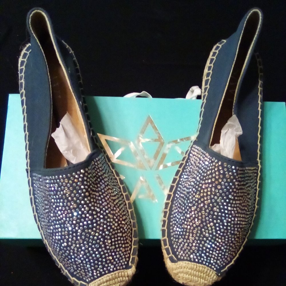 Cruise & Vacation Special ! Saving espadrille. Size 38. Runs small. Blue bling